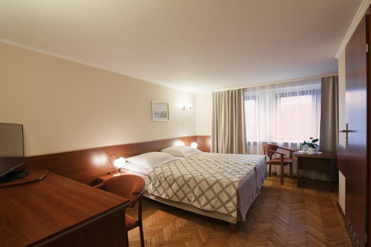 Pensjonat Tadeusz I Apartamenty W Darlowku ดาร์โลฟโก ภายนอก รูปภาพ