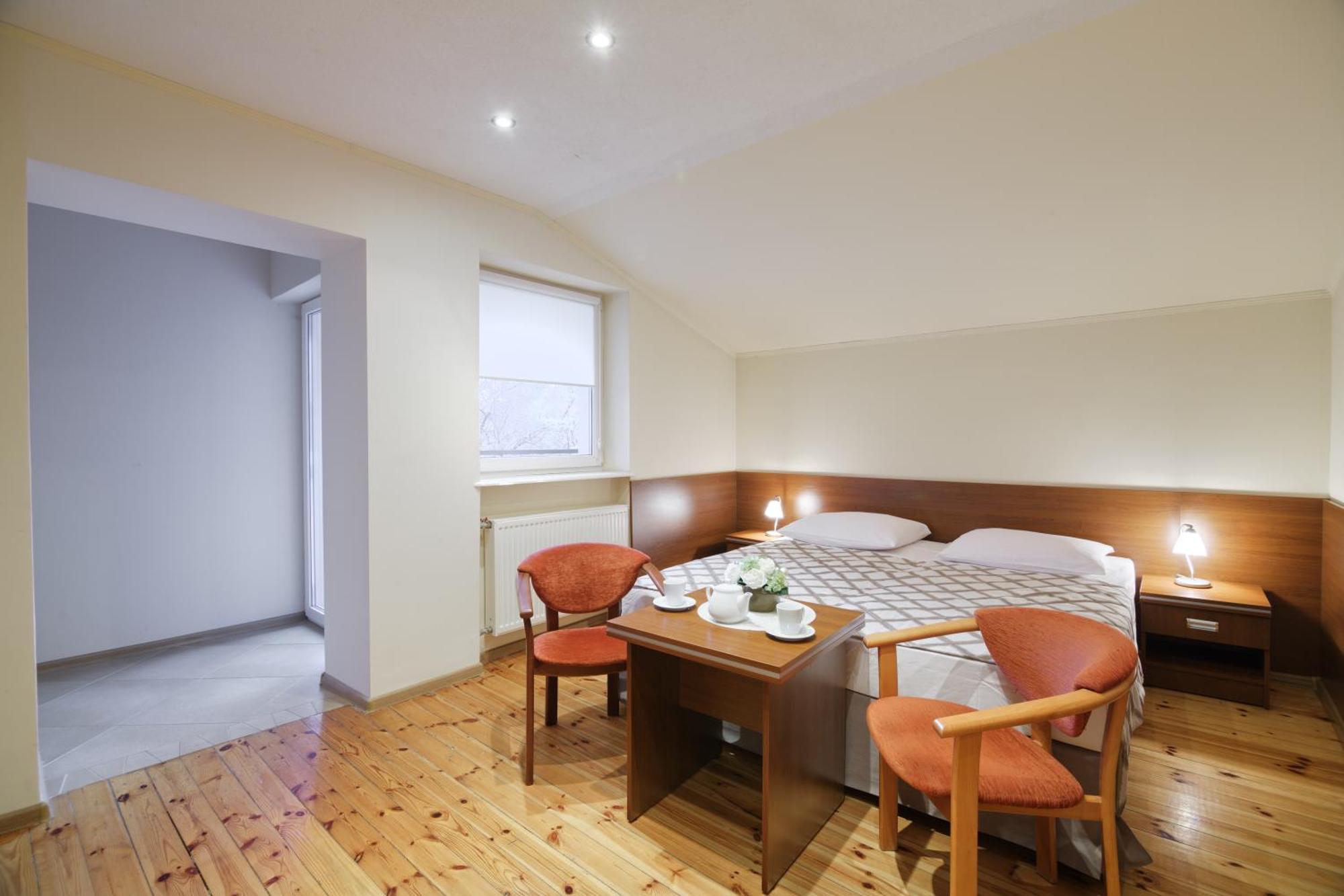 Pensjonat Tadeusz I Apartamenty W Darlowku ดาร์โลฟโก ภายนอก รูปภาพ
