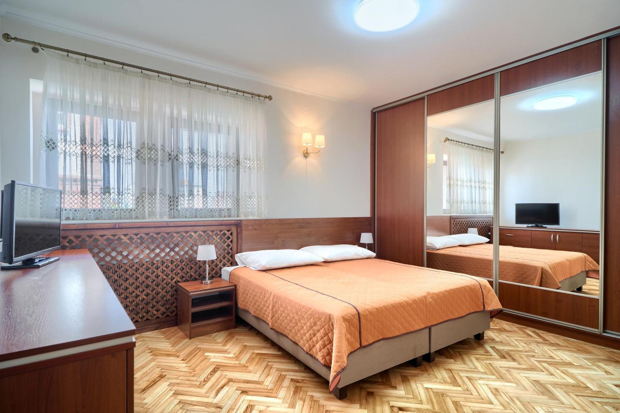 Pensjonat Tadeusz I Apartamenty W Darlowku ดาร์โลฟโก ภายนอก รูปภาพ